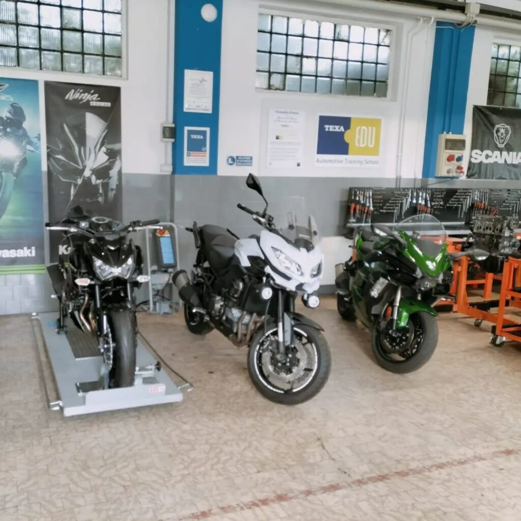 Kawasaki in visita ad Arese: due moto a disposizione per il CNOS-FAP Regione Lombardia 3